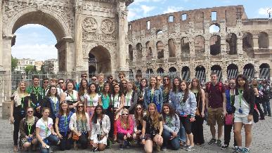 GHS students gather for a group photo in Rome