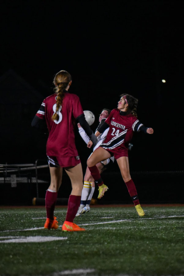 Sophomore Taiya Mano fights to trap the ball.