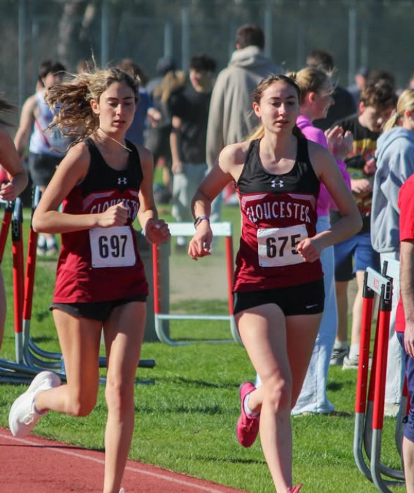 River Silva hope Hope Castellucci run side by side during their race. 