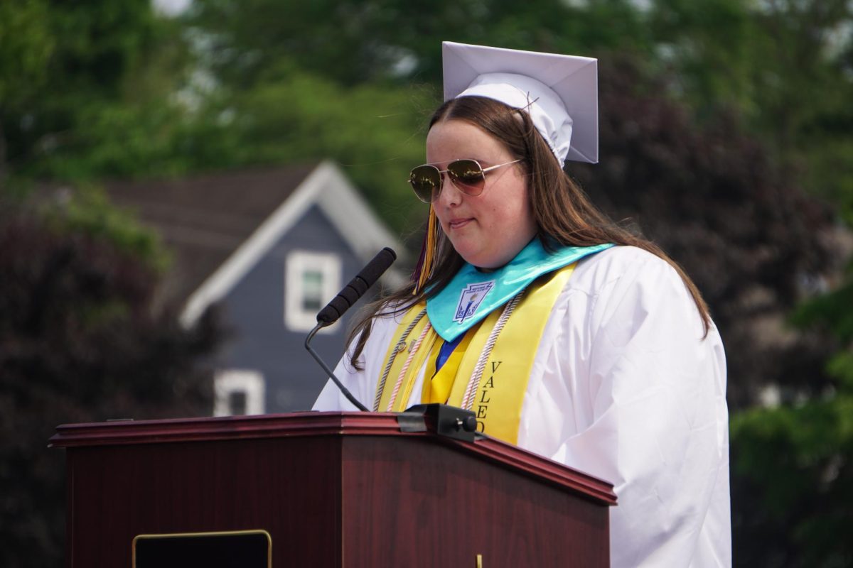Jane Herrmann addresses the crowd during her valedictorian speech.